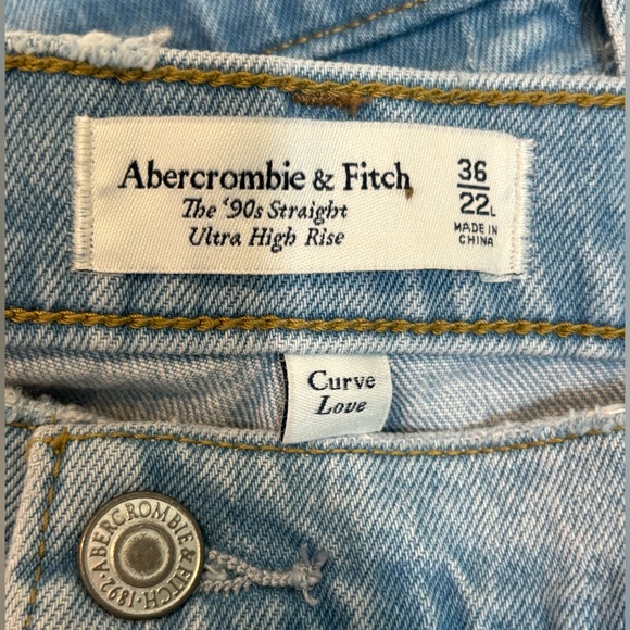 Abercrombie & Fitch - Curve Love - Ultra High Rise - The 90’s Straight - Picture 5 of 6